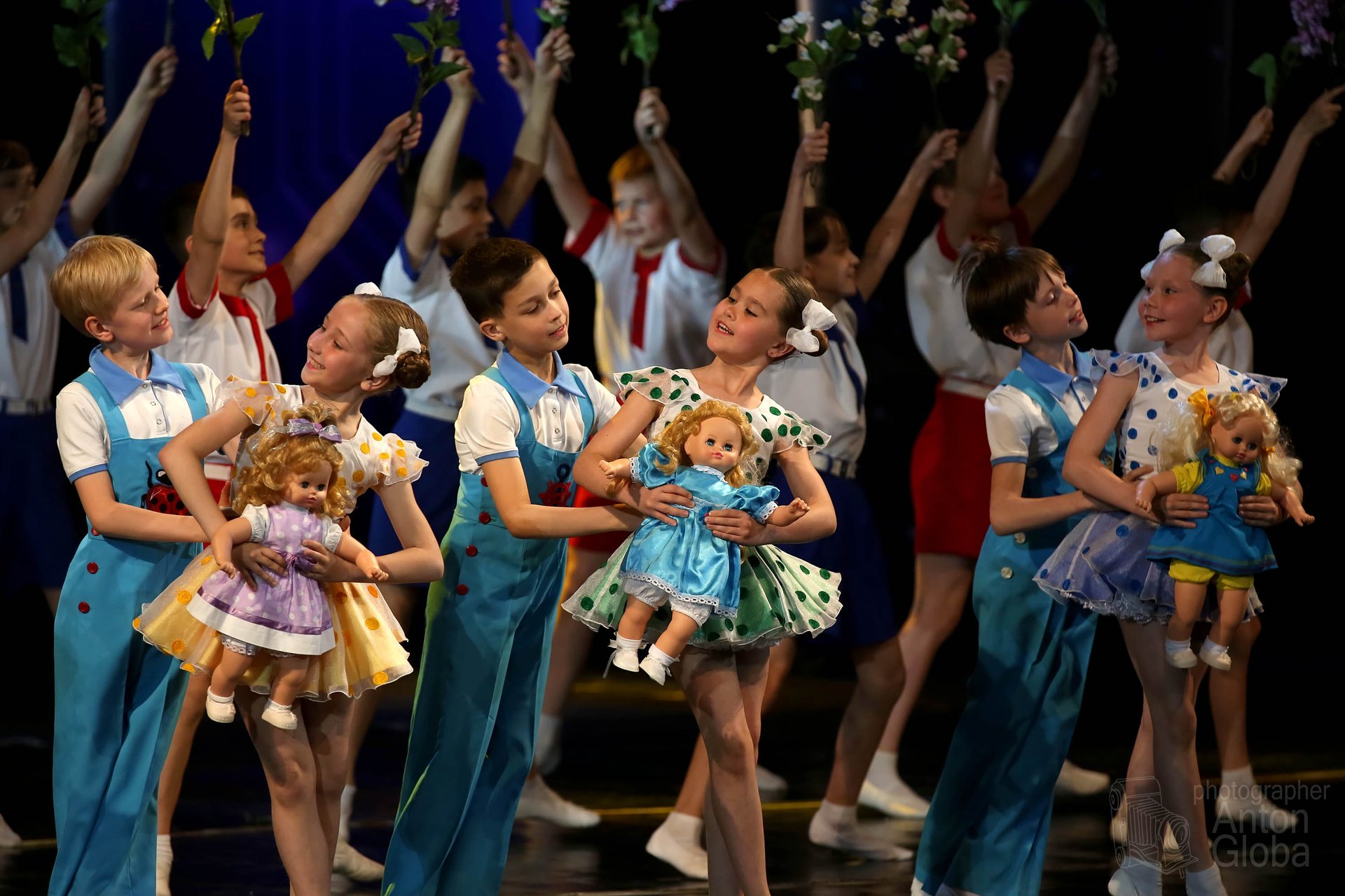 "Детство - это мы", Ансамбль Локтева. "Childhood is us", Loktev Ensemble. смотреть онлайн