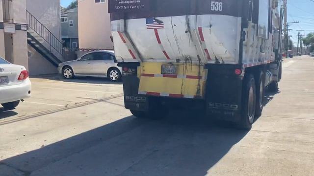 EDCO WXLL Volvo FL on Recycling смотреть онлайн