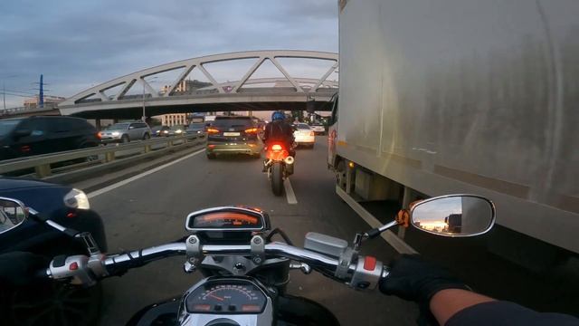 SUZUKI m109r vs HONDA cbr954rr fireblade смотреть онлайн
