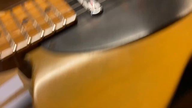 1991 Fender American Vintage '52 Telecaster Butterscotch смотреть онлайн