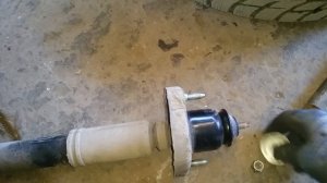 смена сайлентблока нижнего рычага задней подвески и амортизатора на мицубиси аутлендере (1).mp4