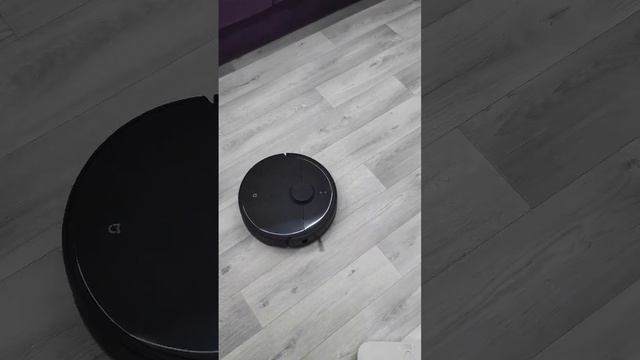 Тандем помощников: робот-пылесос и швабра-полотер#xiaomi #умныйдом #умнаяквартира