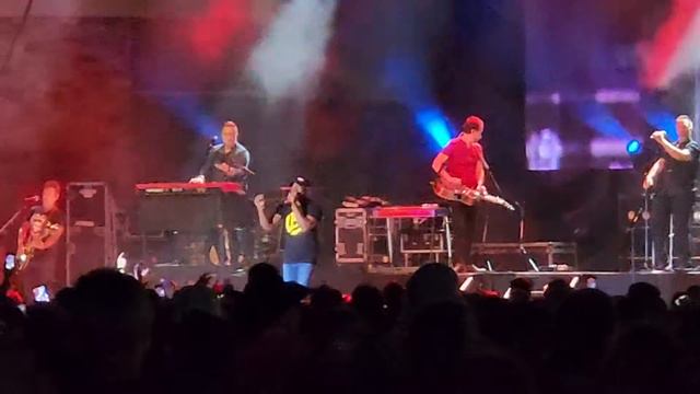 Darius Rucker's No Diggity смотреть онлайн