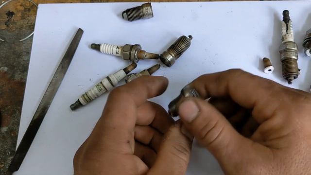 Что делать если сломалась свеча зажигания в двигателе автомобиля. Видео-ответ с примерами. смотреть онлайн