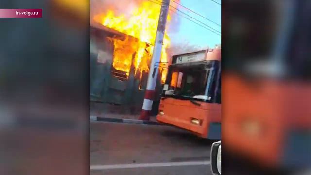 Пожар в Энгельсе на Трудовой - 14.08.2017 смотреть онлайн