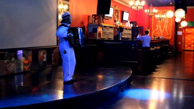 Андрей Сапкевич-Под небом Парижа-аккордеон ROLAND Fr-8xb смотреть онлайн