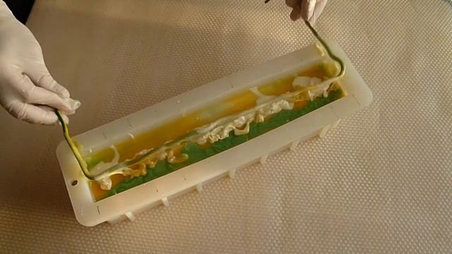 Making Soap, Cold Process. Мыло с нуля. Свирлы "вешалкой " смотреть онлайн