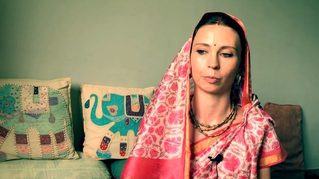 АТРИБУТЫ ВАЙШНАВИ: СИНДУР, БИНДИ, УКРАШЕНИЯ И Т.П. смотреть онлайн