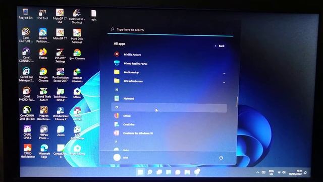 Playing PES 2017 & GTA V | Radeon HD 6670 смотреть онлайн