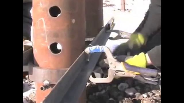 ❗?Сваекрут на экскаваторе завинчивает сваи под опоры трубопровода #21 смотреть онлайн