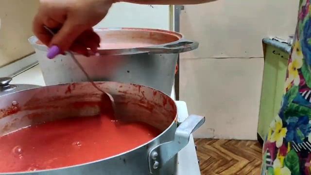 Домашние Заготовки. ПЕРЕРАБОТКА ТОМАТОВ: два в одном! Томатный сок и кетчуп за одно приготовление! смотреть онлайн