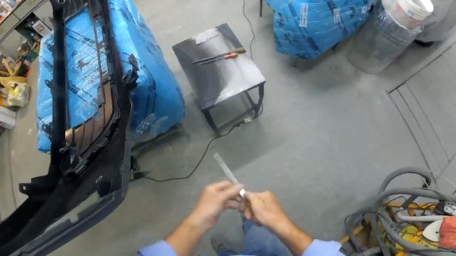 Как качественно сделать отверстия для фароомывателей и парктроников на бампере Toyota. смотреть онлайн