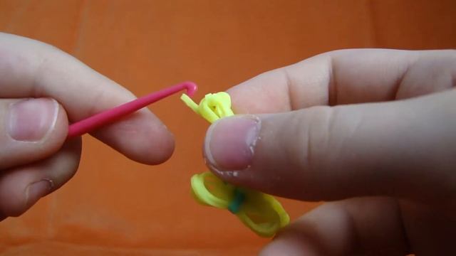 Плетем фигурки из резинок смотреть онлайн