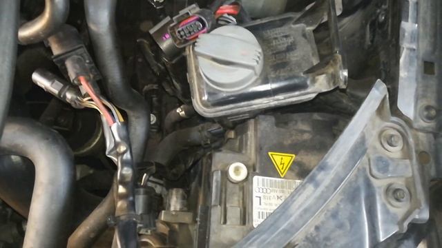 Замена ламп ближнего света D1S Audi A4 B7 без снятия бампера