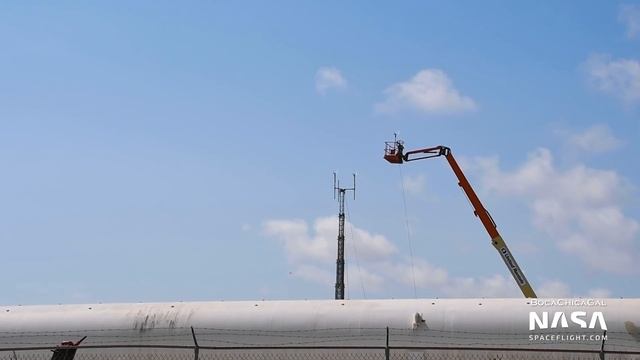 SpaceX Boca Chica - SN9 Forward Section Stacked - SN8 Waits for Lift смотреть онлайн
