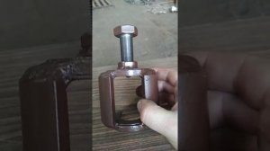 Съёмник шаровых опор рулевых тяг, наконечников Скания, Вольво и ТД.