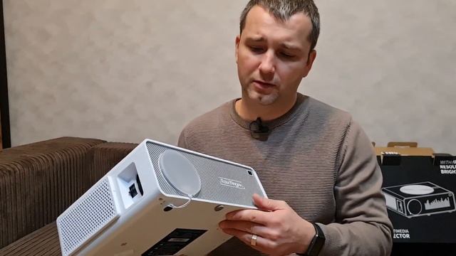 Может БОЛЬШЕ, чем о нем пишет производитель. ОГРОМНЫЙ ЭКРАН можно смотреть на улице TouYinger Q10