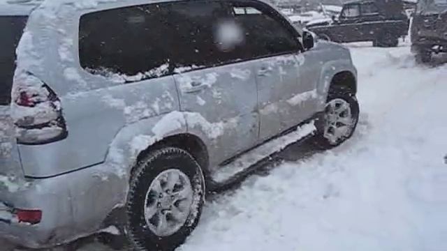 Toyota Prado stuck In snow смотреть онлайн