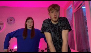 меняюсь одеждой с девушкой)