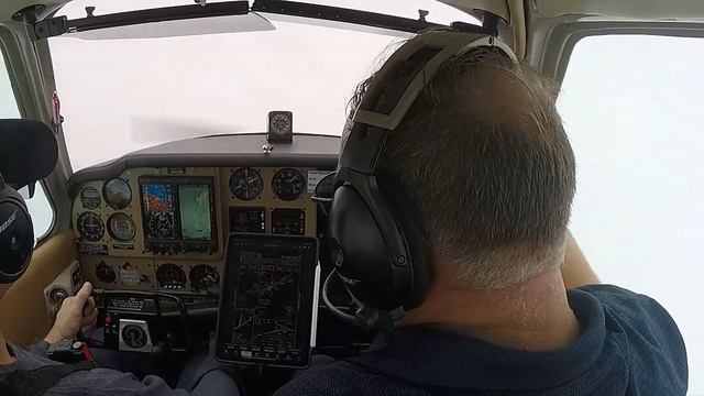 Aspen EFD-1000 Vs Garmin G3X.  Low IFR Approach In The Appalachian Mountains