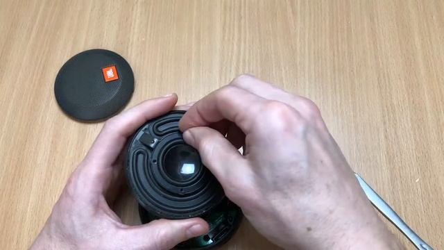 Разборка колонки JBL CLIP + смотреть онлайн