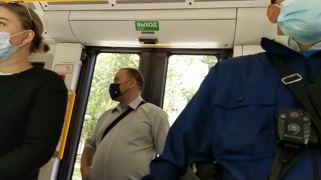 Грамотный пассажир с СКМ против контролёров. Как надо ездить по социальной карте смотреть онлайн