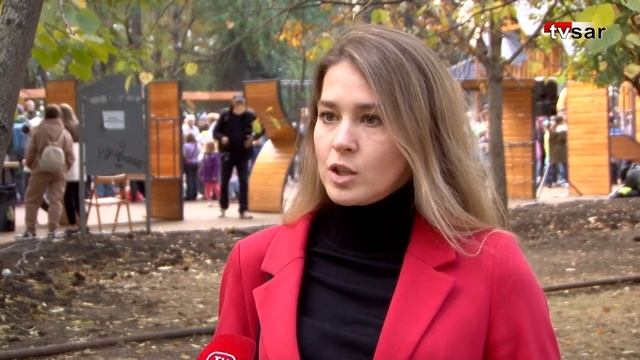 Видео. Сотни саратовцев пришли на открытие новой детской площадки в 