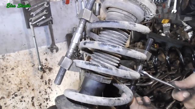 Замена переднего амортизатора и пружины Volkswagen Transporter T5 смотреть онлайн