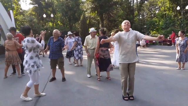 АЙ ЛАВ Ю ТРИ ВОЛШЕБНЫХ СЛОВА! ТАНЦЫ ХАРЬКОВ СЧАСТЛИВЫЕ МОМЕНТЫ смотреть онлайн
