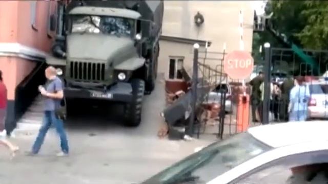 В горбольнице Благовещенска обвалившийся пандус придавил ... смотреть онлайн
