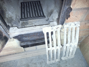 Обычный «расходник». Замена колосника в банной печи