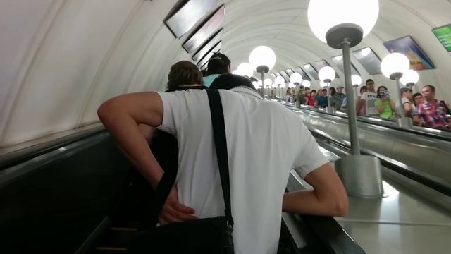 Москва станция метро Парк Победы. Очень красиво смотреть онлайн