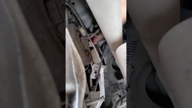 Замена лампочек габаритных огней Нисан Серена 2001 кузов С-24 левой фары смотреть онлайн