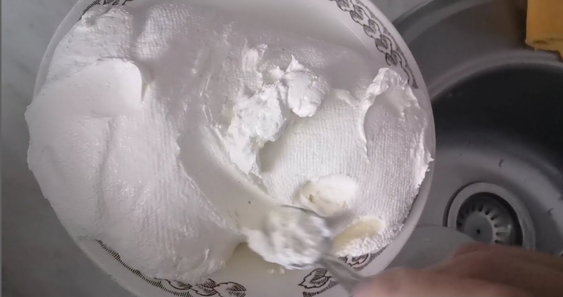 Отвешенная сметана, как сыр маскорпоне в домашних условиях. Кок правильно отвесить сметану. Советую.