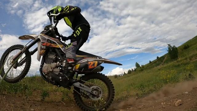 NICE ENDURO. Тренируюсь на BSE Z5 смотреть онлайн