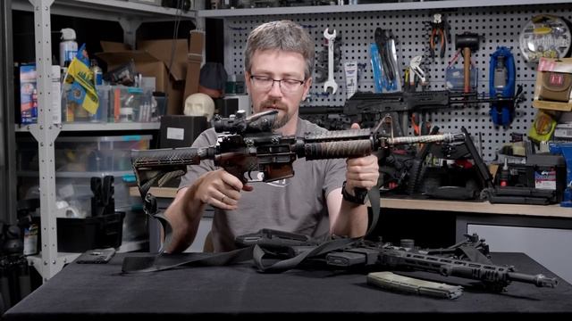 Військовий карабін M4A1 проти цивільного AR-15: що краще? смотреть онлайн