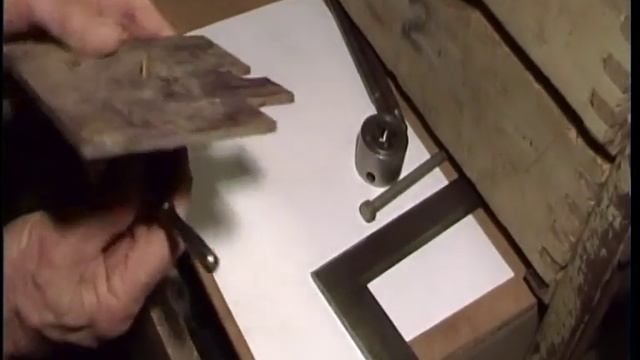 Универсальный плашкодержатель для точного нарезания резьбы плашкой и метчиком. смотреть онлайн