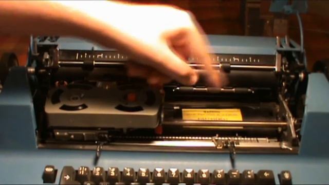 1977 IBM Selectric II typewriter смотреть онлайн