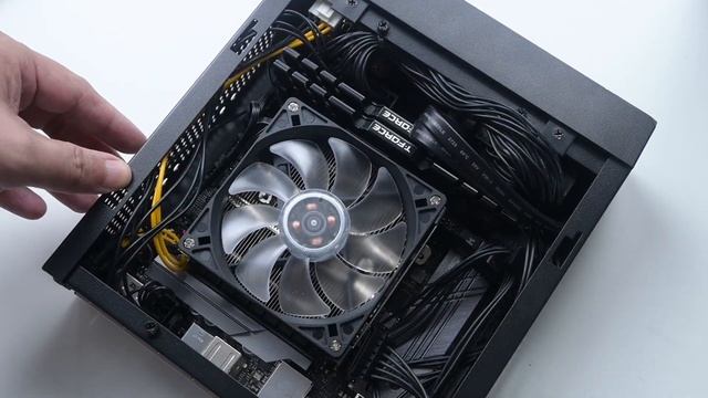 Silverstone Milo 10 Casing Review - IT IS SMALL! смотреть онлайн