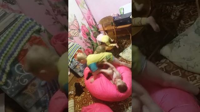 Дети погодки...не скучают смотреть онлайн