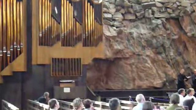 Служба в Темппелиаукио (Temppeliaukio Church) - лютеранская церковь, вырубленная в скале, Helsinki смотреть онлайн
