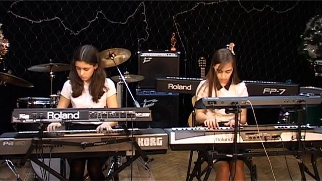 На прекрасном голубом Дунае дуэт синтезаторов Арт Резонанс смотреть онлайн