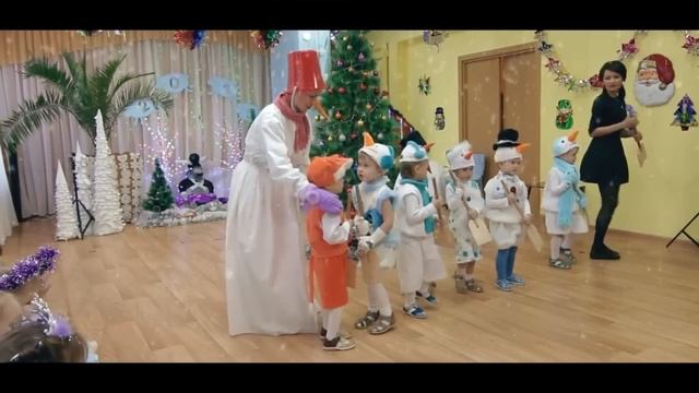 Танец снеговиков Новогодний утренник 2014г. в детском саду р.п. Кетово Курганской области смотреть онлайн