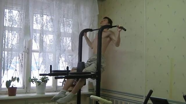 Подтягивание сидя на верху тренажера. смотреть онлайн