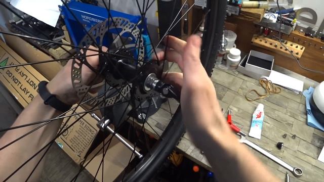 Cannondale Foray 3 Сборка велосипеда из коробки смотреть онлайн