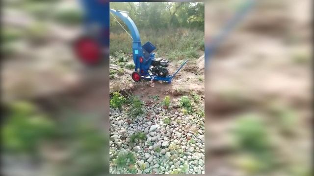 Видеоотчет о работе рубительной машины "Дровосек" мод. М400 (бензиновый двигатель) смотреть онлайн