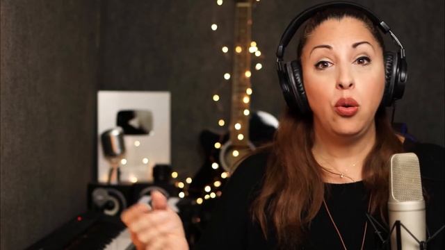 FORESTELLA | HIJO DE LA LUNA | Vocal Coach REACTION & ANALYSIS смотреть онлайн