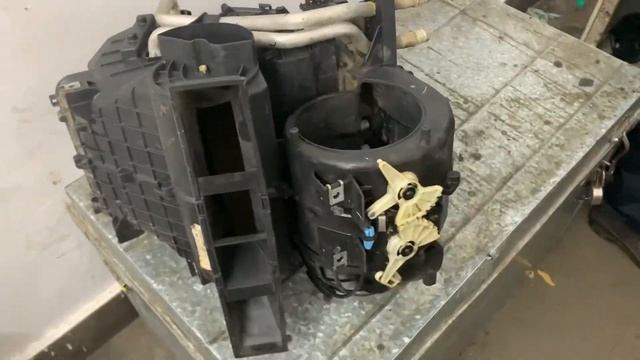 Ford Figo AC (all parts) Replacement ll Ford Figo/Fiesta AC Servicing || Compressor || Cooling Coil смотреть онлайн
