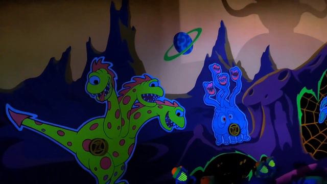 Buzz Lightyear’s Space Ranger Spin FULL POV Ride Through + Queue смотреть онлайн