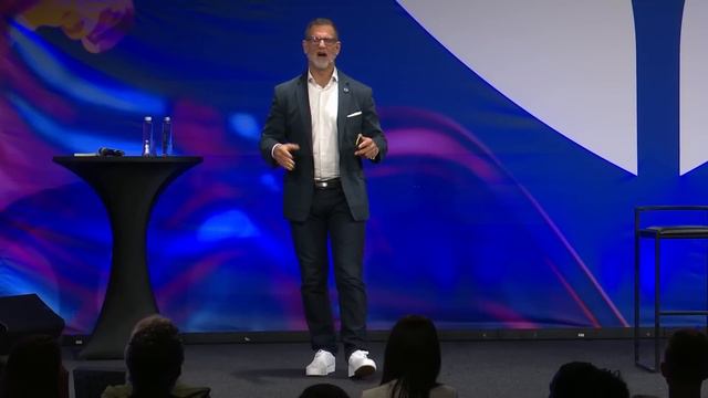 How do you become present in the moment? 3 Practical Steps from Steven Kuhn смотреть онлайн